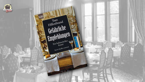 Tom Hillenbrands Buch Gefährliche Empfehlungen steht vor der schwarz-weiß Ansicht eines Restaurants