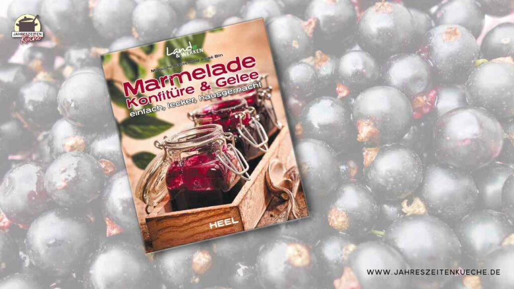Vor einem Hintergrund mit schwarzen Johannisbeeren liegt das Buch Marmelade Konfitüre & Gelee - einfach, lecker, hausgemacht