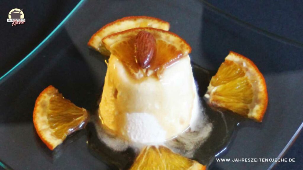 Marzipan-Parfait mit Amaretto-Orangen und Mandel garniert