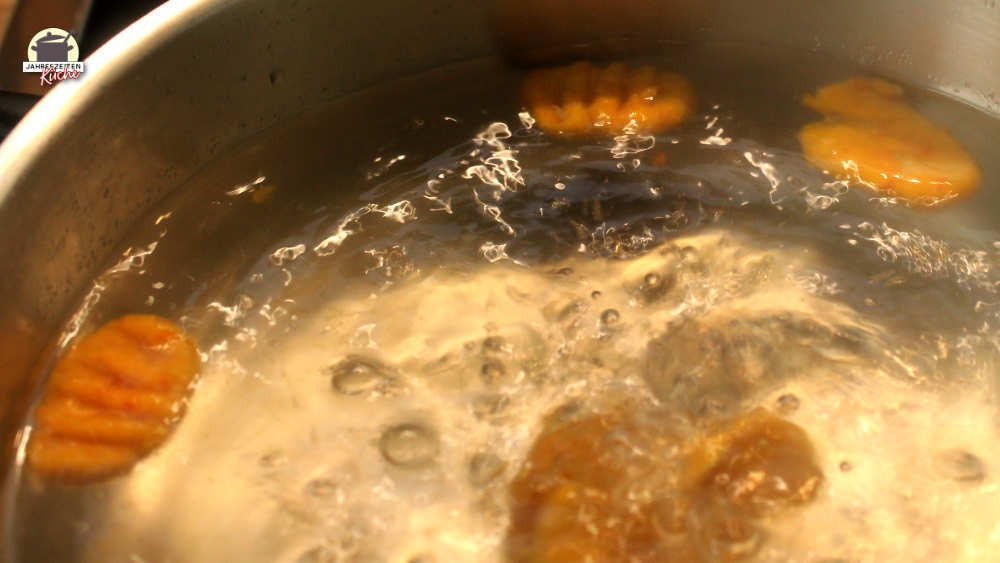 Gare Gnocchi schwimmen an der Wasseroberfläche